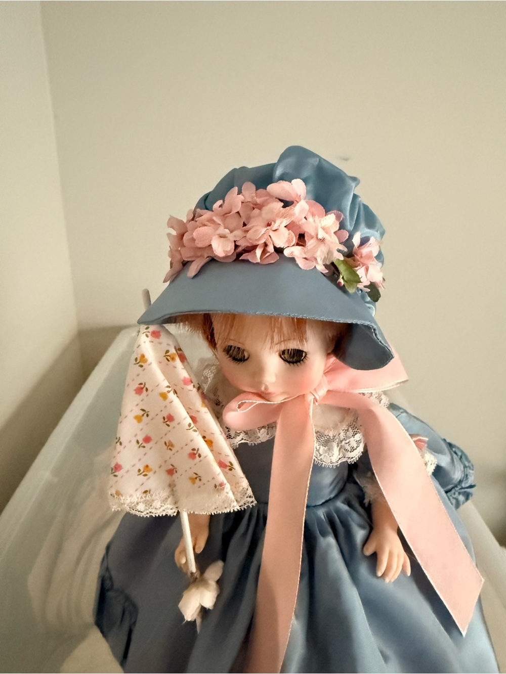 Madame Alexander vintage Blue Dress Porcelain Doll with Pink Ribbon & Parasol - Picture 2 of 3